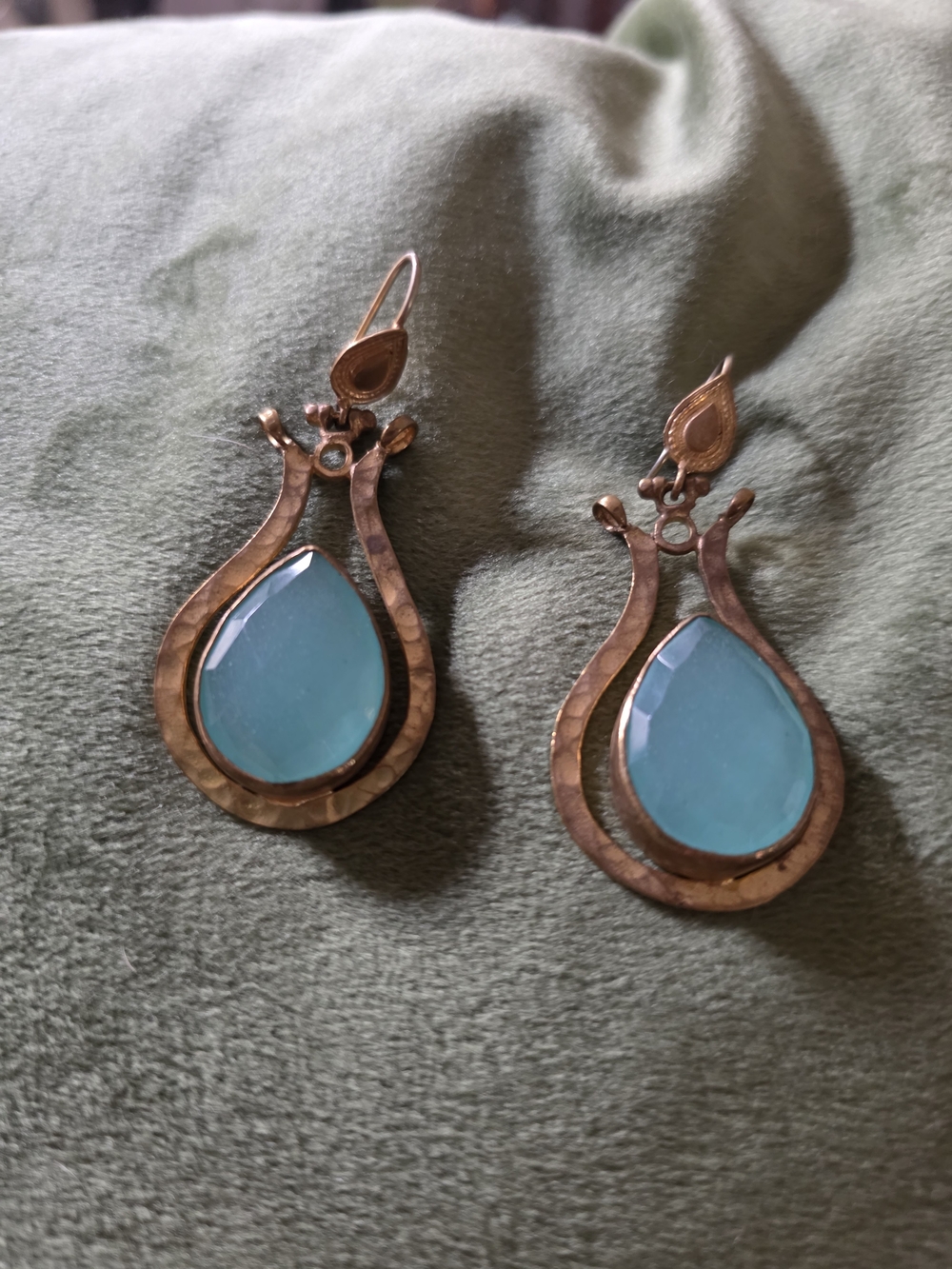 Source Unknown Aqua Teardrop Dangle Earrings with Gold-Tone Frames